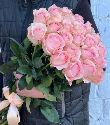 "Объятия"- букет из роз с доставкой на дом по Киришам